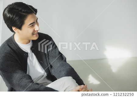 窗口邊的年輕人 窗口邊的年輕人 121232250