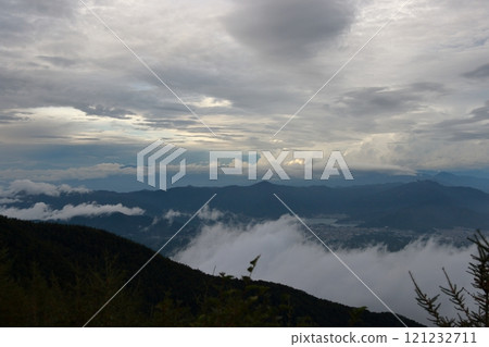 從富士山五合目眺望的景色 121232711