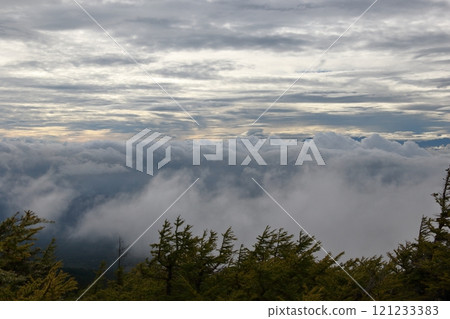 從富士山五合目眺望的景色 121233383
