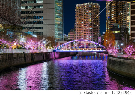 東京品川區目黑川的燈光秀 東京品川區目黑川的燈光秀 121233942