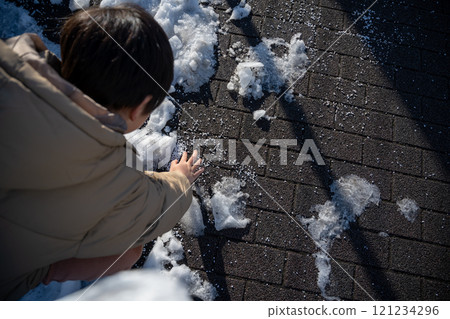 Cold winter image 121234296