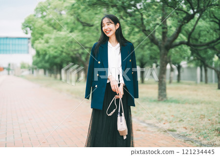 woman going out woman going out 121234445