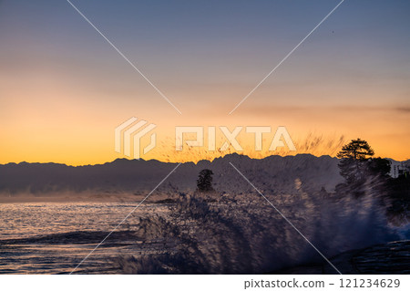 《富山縣》雨晴海岸的黎明,富山的壯麗景色 《富山縣》雨晴海岸的黎明,富山的壯麗景色 121234629