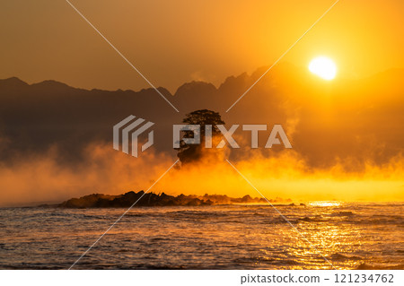 <Toyama Prefecture> Dawn at Amaharashi Coast: A spectacular view of Toyama <Toyama Prefecture> Dawn at Amaharashi Coast: A spectacular view of Toyama 121234762