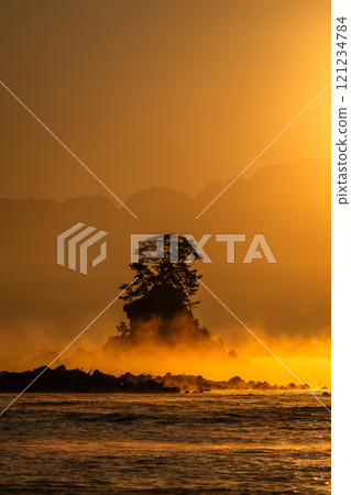 <Toyama Prefecture> Dawn at Amaharashi Coast: A spectacular view of Toyama 121234784