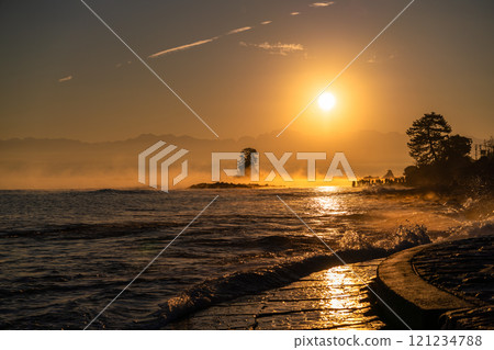 <Toyama Prefecture> Dawn at Amaharashi Coast: A spectacular view of Toyama 121234788