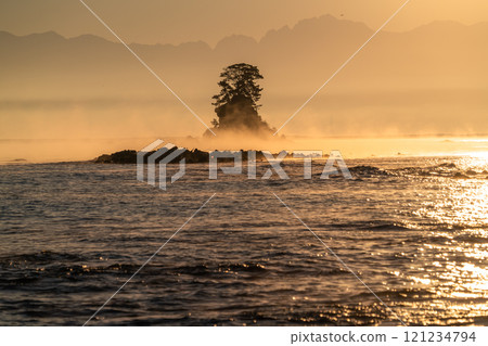 <Toyama Prefecture> Dawn at Amaharashi Coast: A spectacular view of Toyama 121234794