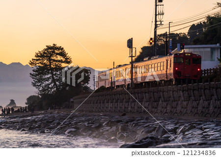 <Toyama Prefecture> Dawn at Amaharashi Coast: A spectacular view of Toyama <Toyama Prefecture> Dawn at Amaharashi Coast: A spectacular view of Toyama 121234836