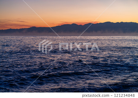 <Toyama Prefecture> Dawn at Amaharashi Coast: A spectacular view of Toyama <Toyama Prefecture> Dawn at Amaharashi Coast: A spectacular view of Toyama 121234848