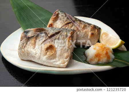 與鹽的烤鯖魚 121235720