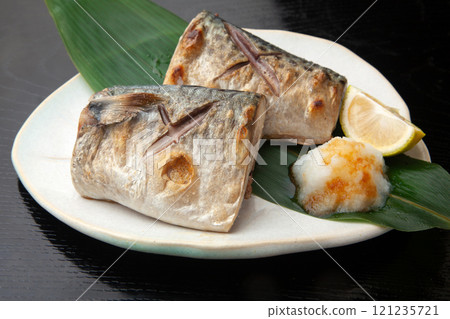 與鹽的烤鯖魚 121235721