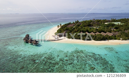 Turquoise clear water and green island of Maldives 121236809
