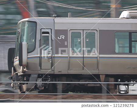 A 223 series local train (2000 series) running between Shimamoto Station and Takatsuki Station 121239278