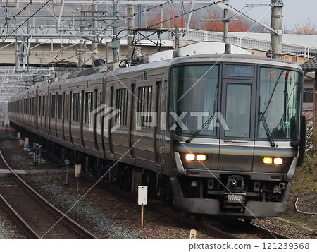223系1000系列快速列車(W9)經過島本站 223系1000系列快速列車(W9)經過島本站 121239368