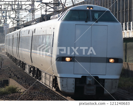 Series 681 out-of-service train passing Tsukamoto Station 121240683