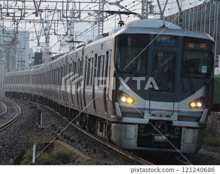225系0系新快速列車（I5）通過塚本站 121240686