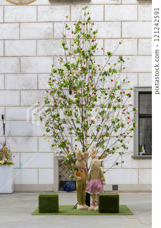 Easter decoration with bunnies and decorated tree 121242591
