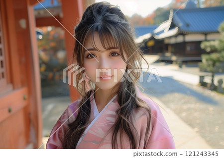 成年禮上的女性穿著漂亮的長袖和服，充滿日本風情 121243345