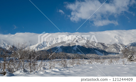 長野縣白馬村北阿爾卑斯山的藍天白雪 長野縣白馬村北阿爾卑斯山的藍天白雪 121244409