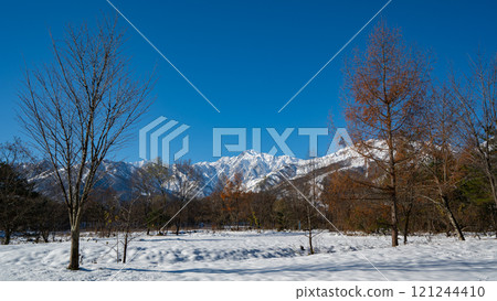 長野縣白馬村北阿爾卑斯山的藍天白雪 長野縣白馬村北阿爾卑斯山的藍天白雪 121244410