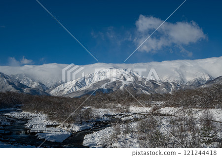 長野縣白馬村北阿爾卑斯山的藍天白雪 121244418
