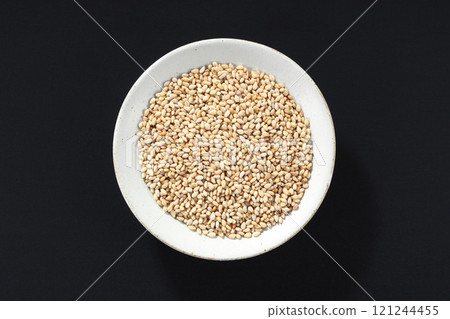 White sesame seeds Roasted sesame seeds White sesame seeds Roasted sesame seeds 121244455
