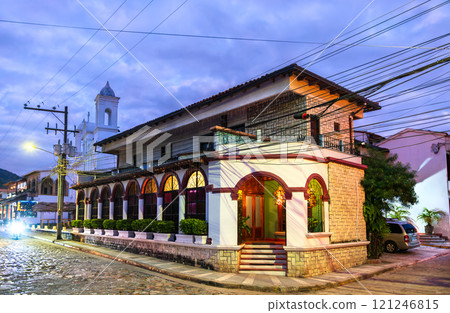 Typical architecture at the Central Park of Copan Ruinas town in Honduras, Central America 121246815