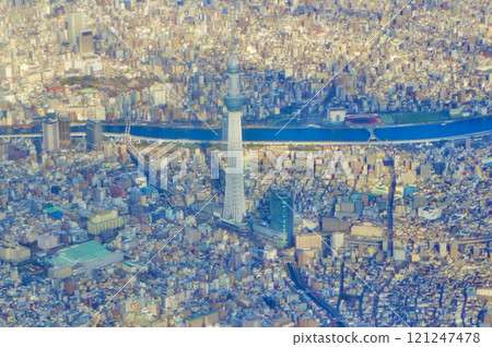 從飛機窗口看到的「東京晴空塔」（東京上空） 121247478