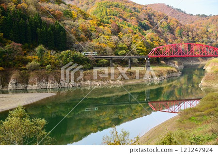秋季 JR北上線和賀川二橋 秋季 JR北上線和賀川二橋 121247924