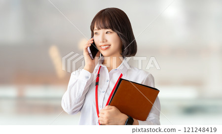 Smiling woman/businesswoman talking on smartphone Smiling woman/businesswoman talking on smartphone 121248419