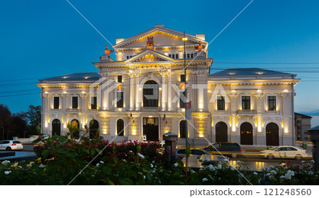 Culture Palace in Drobeta Turnu-Severin in evening Culture Palace in Drobeta Turnu-Severin in evening 121248560