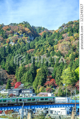 秋天的山寺 121249327