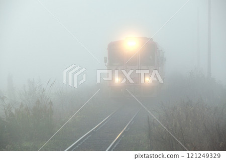 有霧的本地火車 有霧的本地火車 121249329