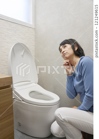 Woman thinking in the toilet Woman thinking in the toilet 121249615
