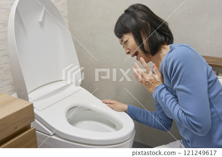 一個女人上廁所有困難 121249617