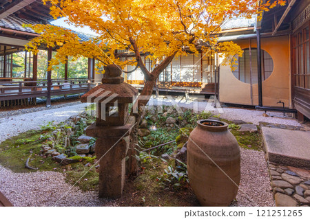 Autumn in Kyoto: Nishijin Koshoji Temple - Fall basin surrounded by autumn leaves 121251265