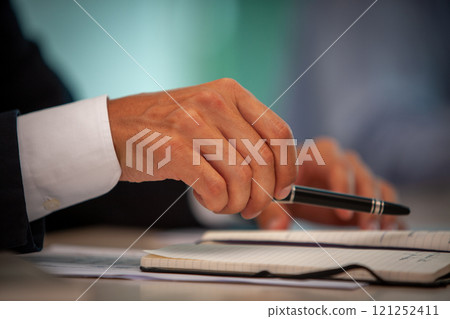 A Business Meeting that Prioritizes Both Writing Activities and Indepth Group Discussion A Business Meeting that Prioritizes Both Writing Activities and Indepth Group Discussion 121252411