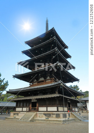 世界遺產:聖德宗總部、法隆寺、西院伽藍、五層寶塔 世界遺產:聖德宗總部、法隆寺、西院伽藍、五層寶塔 121252608