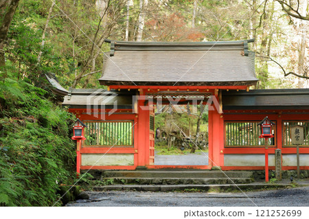 京都貴船神社奧宮神社參道門(三門) 京都貴船神社奧宮神社參道門(三門) 121252699