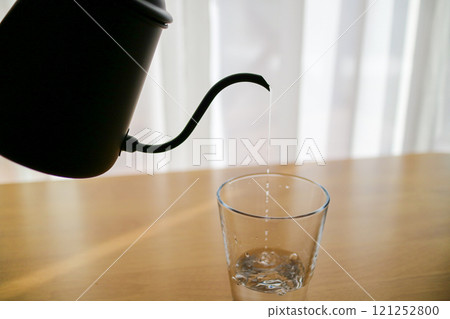 Drip Coffee Drip Pot that pours hot water in a thin stream Drip Coffee Drip Pot that pours hot water in a thin stream 121252800