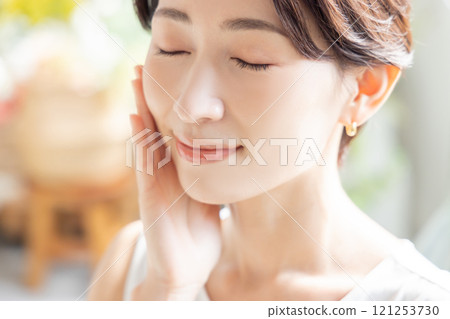 中年女性美麗形象 121253730