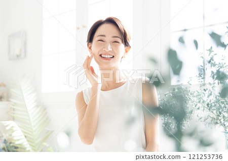 中年女性美麗形象 121253736