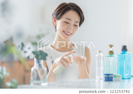 中年女性美麗形象 121253742