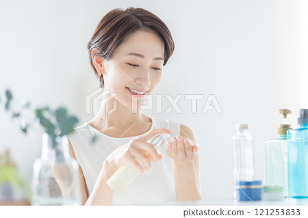 Beauty image of middle-aged women 121253833