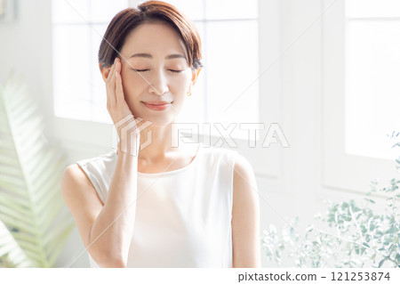 Beauty image of middle-aged women Beauty image of middle-aged women 121253874