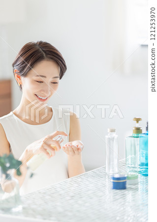 Beauty image of middle-aged women 121253970