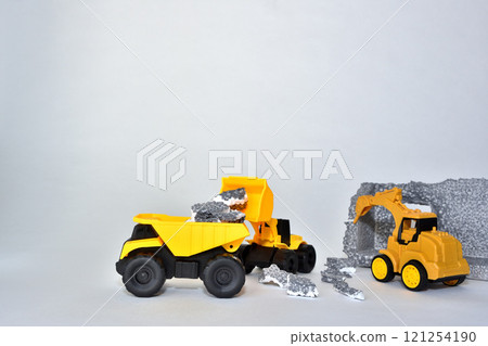 正在用重型設備拆除建築物的建築工地圖片 121254190