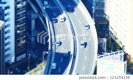 從觀景台看到的高速公路傾斜移位 121254236