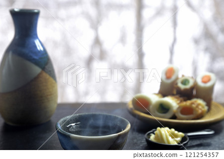 雪見清酒與熱氣騰騰的清酒 雪見清酒與熱氣騰騰的清酒 121254357