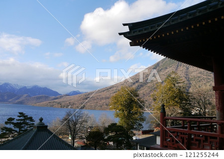 Nikko Toshogu Shrine, decorated in dazzling gold and brilliant colors, and Chuzenji Temple, located on the shores of Lake Chuzenji 121255244